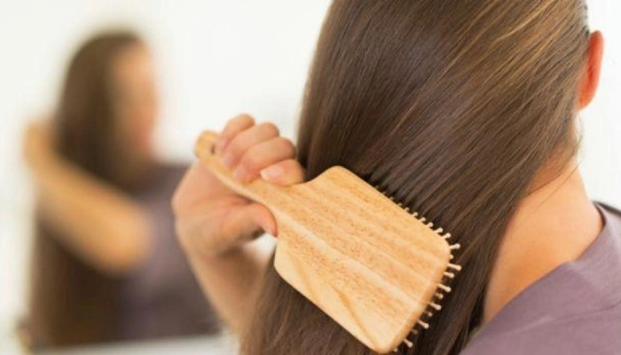 استفاده به موقع از برس و حفظ سلامت در مو ها