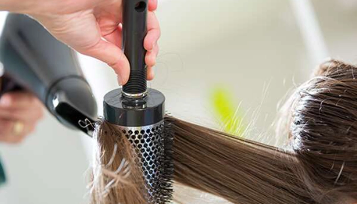 طرز استفاده از سشوار بعد کراتینه کردن مو